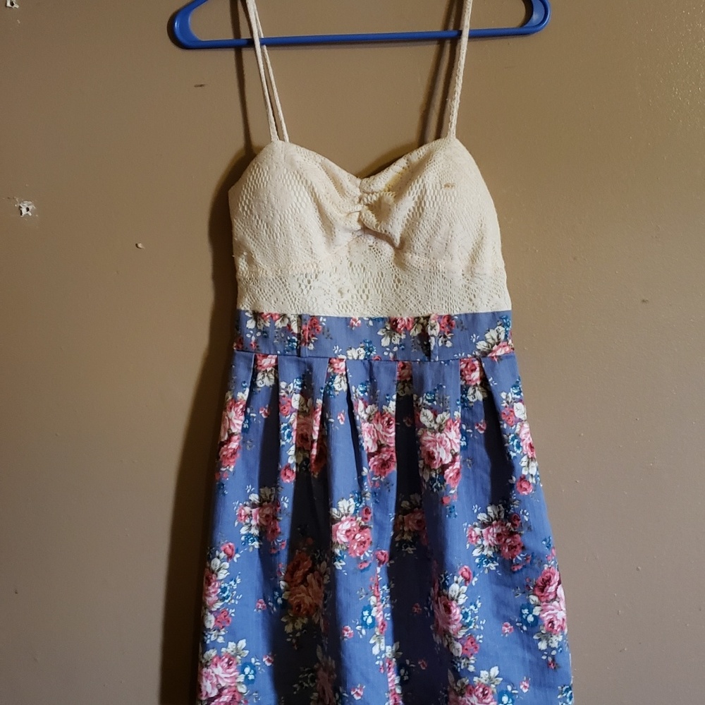 beautiful sun dress.